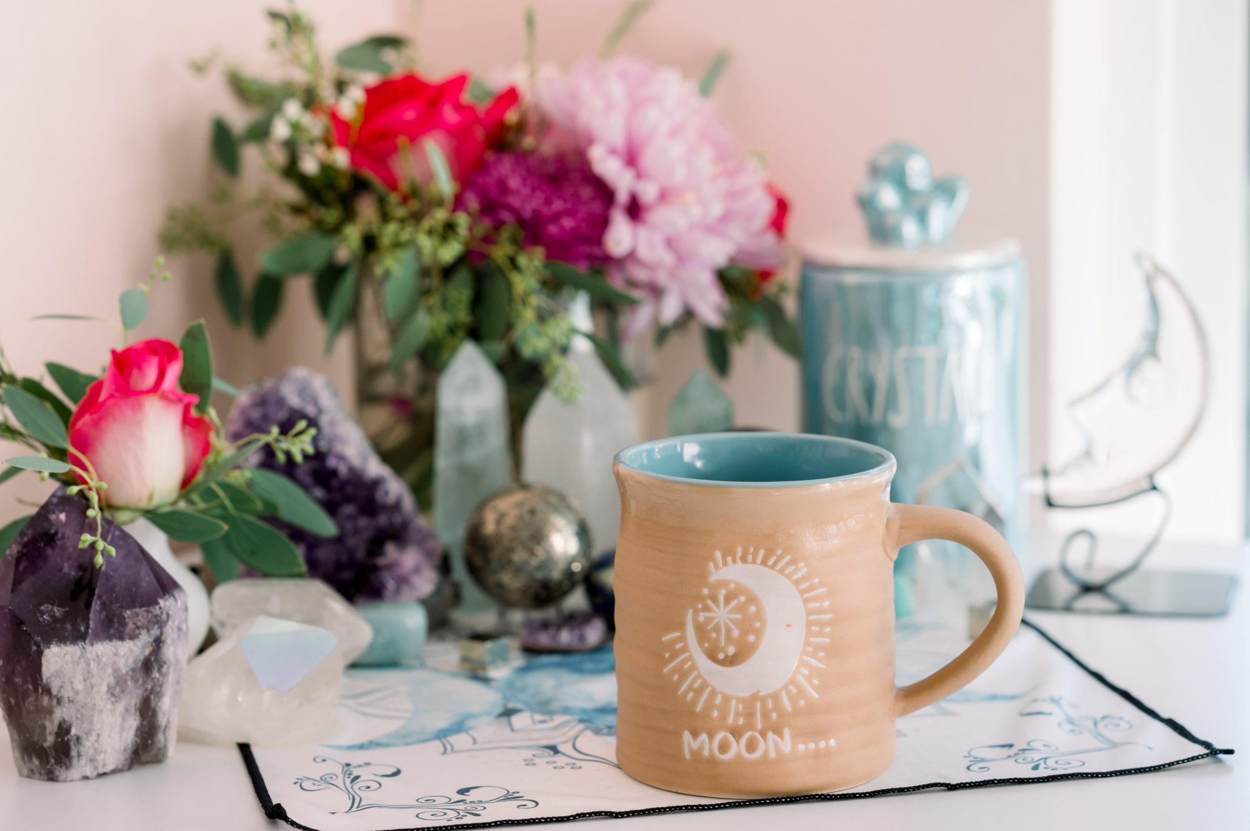 My tips for traveling with your favorite hats